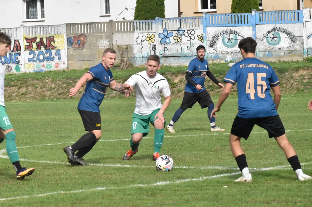 Trudna kolejka Nysy Kłodzko. Pierwsza drużyna przegrała 0:2, rezerwy 0:5 [ZDJĘCIA]