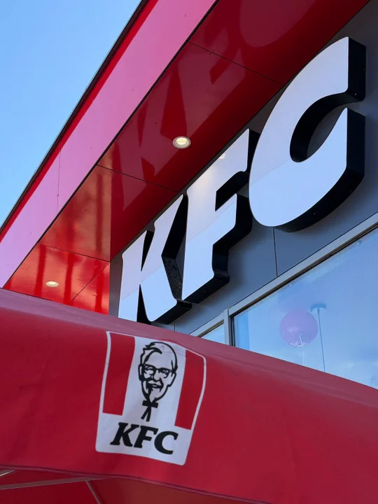 Koniec remontu KFC w Kłodzku. Restauracja znów działa, także do późnych godzin nocnych [zdjęcia] - Zdjęcie główne