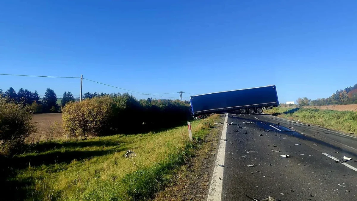 Tragiczny wypadek na DK8 między Siodłowicami a Szklarami. Nie żyje 71-letni kierowca Volkswagena [zdjęcia]