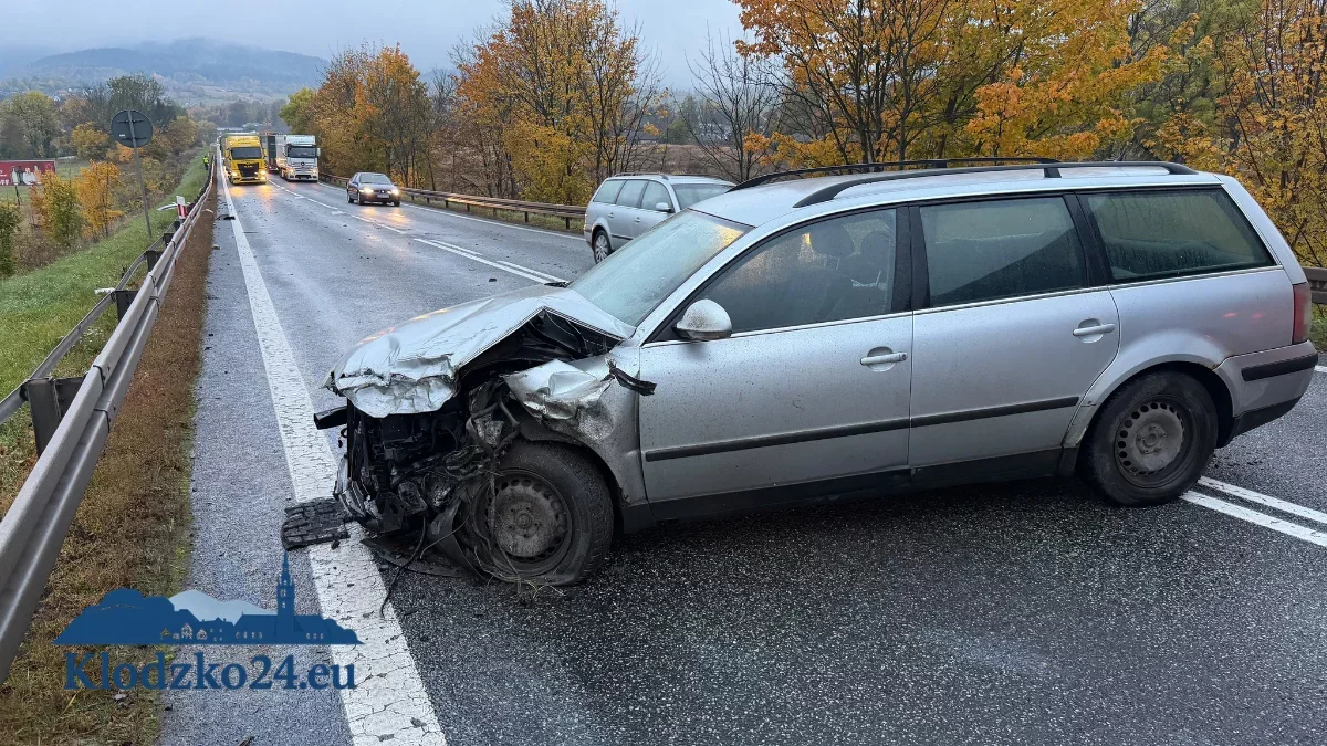 Wypadek DK8 Szczytna - kierowca mógł być pod wpływem alkoholu (Zdjęcia)